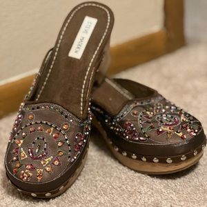 Steve Madden FIREY Clogs Brown Satin Uppers Studded Beaded Boho Chic Size 8.5